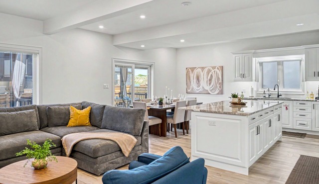 Luxury Family Home w/Chef's Kitchen Near Falls