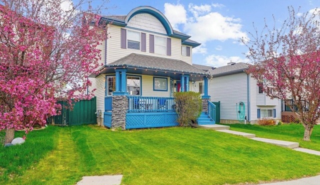 Luxury Family House Close to West Edmonton Mall with Hot Tub and AC