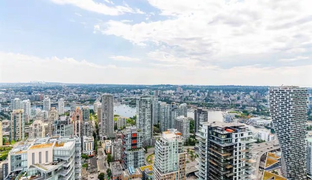 Luxury Living above the Clouds! Best of Vancouver!