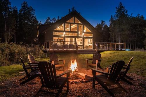 Luxury Tobermory Retreat Modern Home and Hot Tub