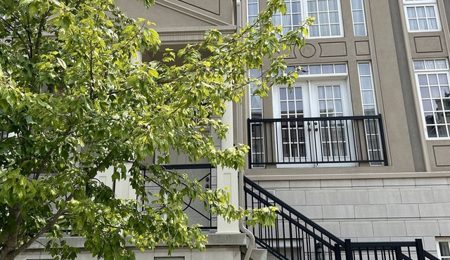 Luxury Townhouse in downtown Markham
