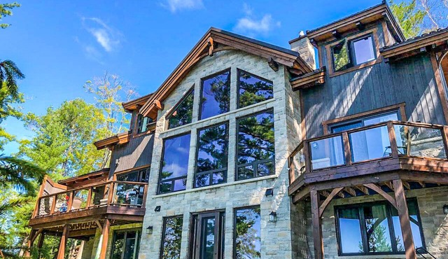 Luxury Waterfront Cottage Muskoka!