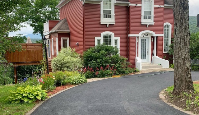 MAGNIFICENT GROUND OF THE GARDEN WITH LOOKING ON PART PART, TERRAS AND PRIVATE ENTRANCE!