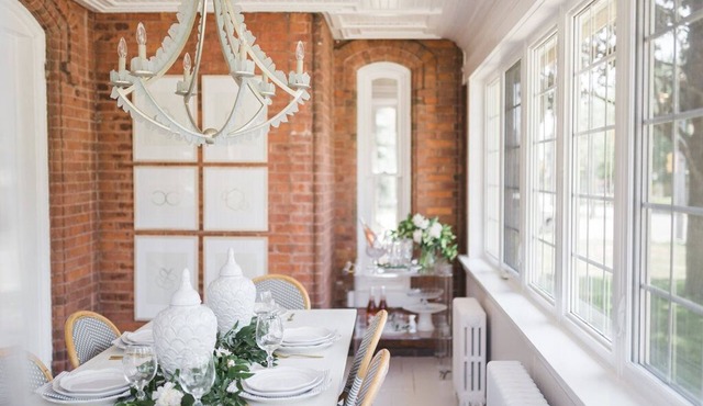 Main & Leslie - Gorgeous Getaway on Main Street with Chef's Kitchen