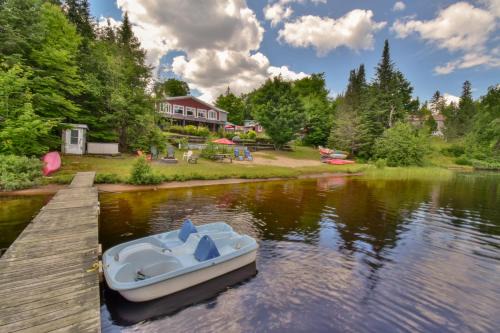Maison du lac avec plage, embarcations, billard et spa privé
