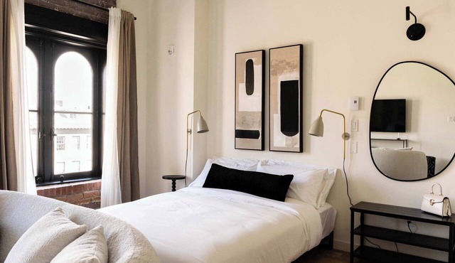 Maison Place Jacques-Cartier Luxury Loft Apartment Old Montreal View on Place Jacques-Cartier Full Kitchen Wi-Fi AC