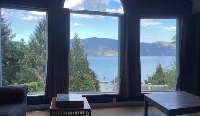 Maple Bay with ocean view and beach close by. Message host for Snowbird stays