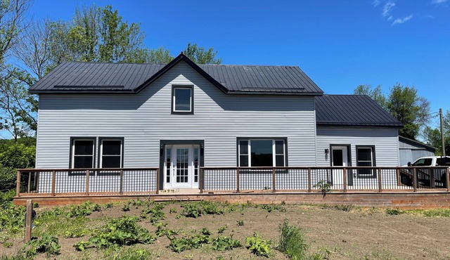 McIntyre Family Retreat in Bath, On, between Prince Edward County & Kingston