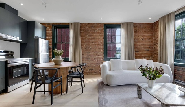 Mercer-1 Bedroom Corner unit-Free parking