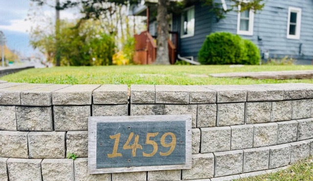 🍷 Merlot Cottage at 1459: Your Cozy Escape in Niagara! 🌟
