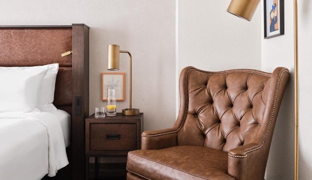 Metcalfe Hotel Ottawa by Gray Collection