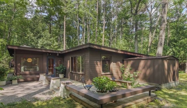 Mid Century Modern Gem