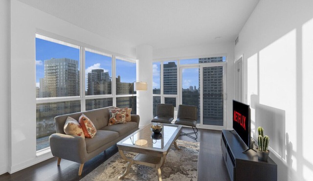 Midtown Suites - Free Parking - 5 min walk to Subway