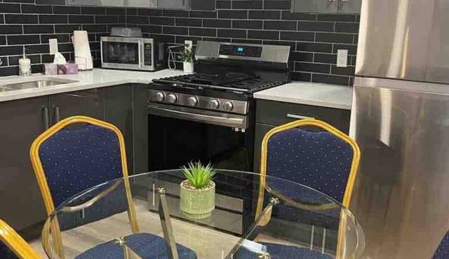 Miratus Basement suite 2 Bed. Free parking on site
