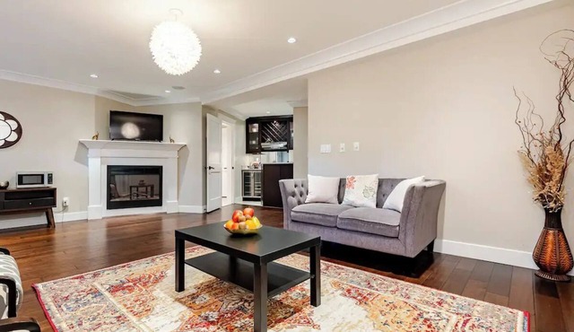 Modern 1BR, Suite with Private Cinema Room