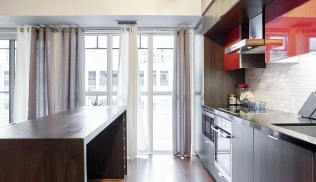 Modern 1BR Toronto Retreat with Balcony & Workspace