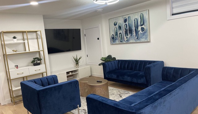 Modern 2-bedroom suite in SW Edmonton close to Edmonton International Airport.