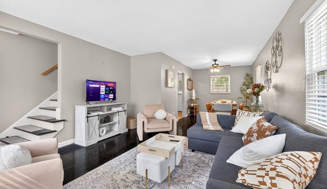 Modern 2BR Broadleigh Gem, Bright & Stylish