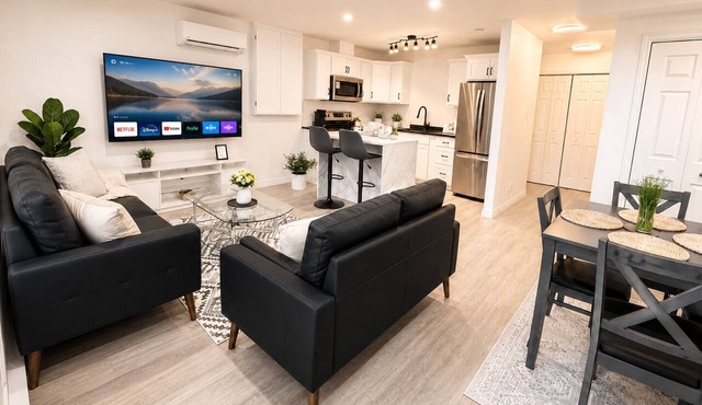 Modern 2BR Suite | King & Queen | 5 Min to Airport | Free Parking