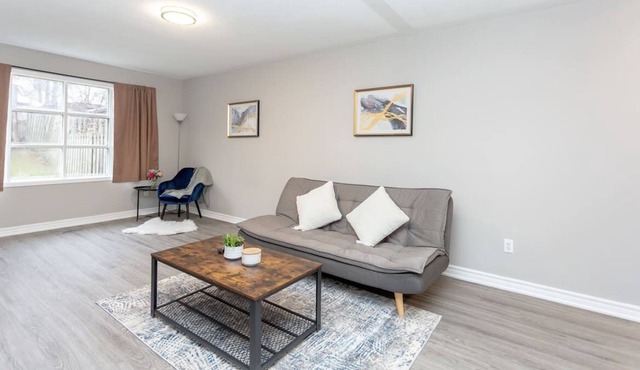 Modern and Comfy * 5 BR Home