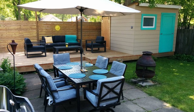 Modern and relaxing cottage, steps from the beach, short drive to Niagara Falls!