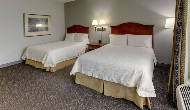 Modern & Comfortable Place! WiFi & Indoor Pool in Indianapolis
