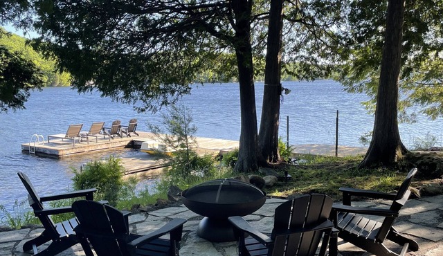 Modern & Cozy Muskoka Cottage @WatersEdge Bruce Lake