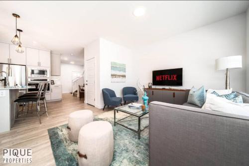 Modern Executive Home-Sleeps12-KingBeds-FullHouse