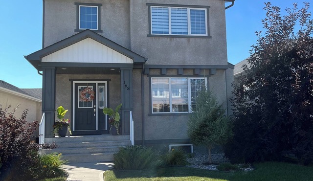 Modern house in trendy location in South Winnipeg-Bridgwater Area