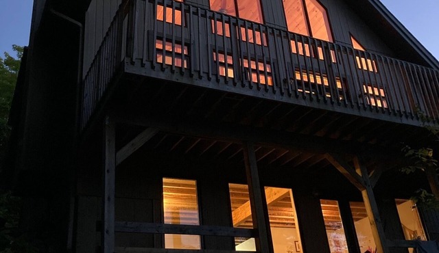 Modern Lakehouse with cottage character 40 minutes from Ottawa CITQ #304028