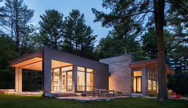 Modern Lakehouse in the Haliburton Highlands