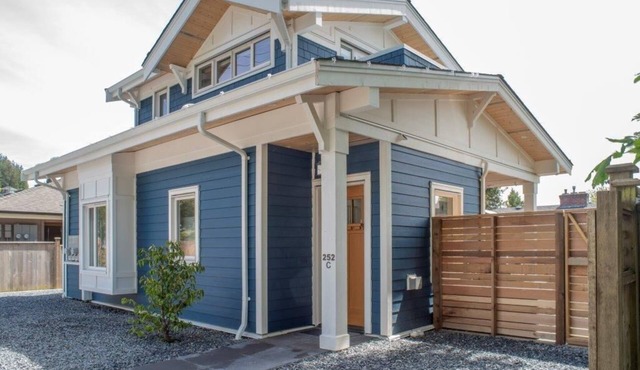 Modern Private Guest House - Near the best Vancouver attractions!