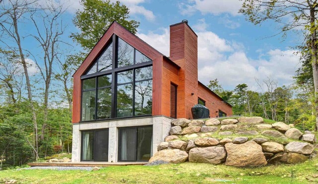Modern Scandinavian Chalet + Jacuzzi, Pool, Lake