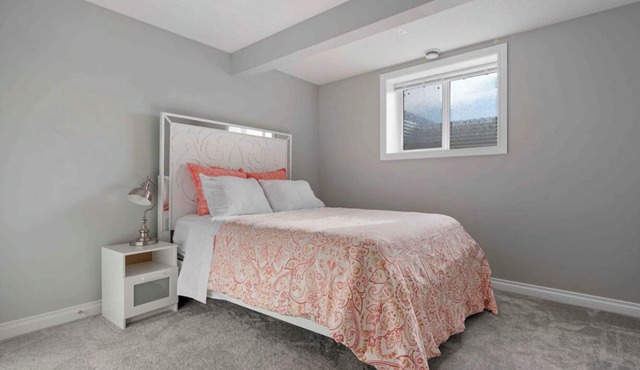 Modern & Spacious basement apartment in chestamere – Perfect Family Getaway