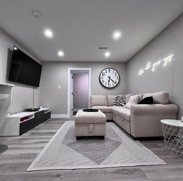 Modern Suite in Etobicoke - Near Airport & Downtown!