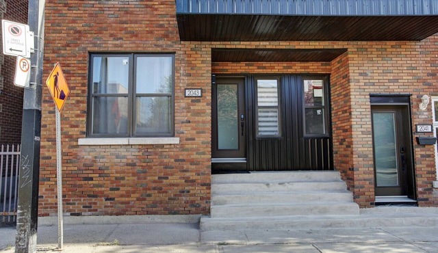Modern Townhouse with Rooftop Deck close to Downtown