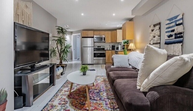 Modest & Peaceful Private HomeAway from Home~ 55 “ TV Free Wifi