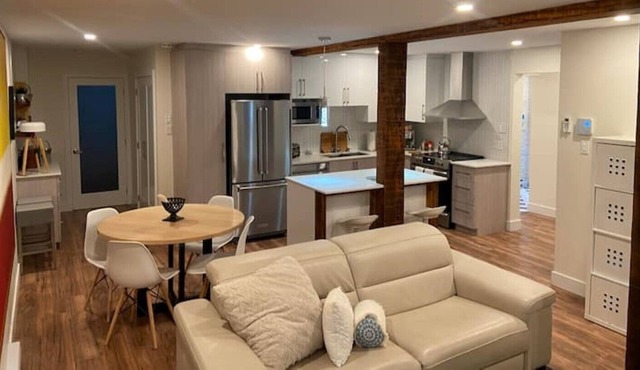 Montreal- Saint-Laurent Private Rental fits 6PPL