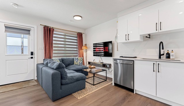 Morden Garden Suite With Parking
