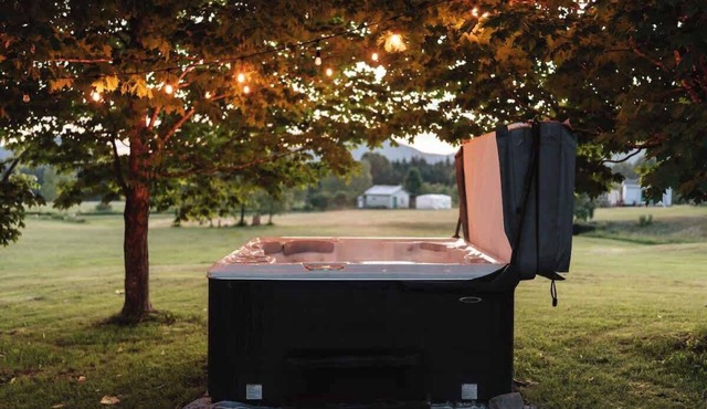 Mountain Views, Hot Tub, Bike Trail Access