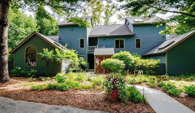 Mountain Condo with Dining and Activities - Walk to Lifts and Golf