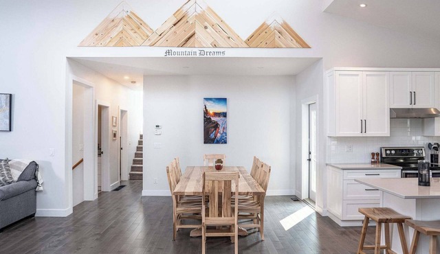 Mountain Dreams - Revelstoke Home Near RMR