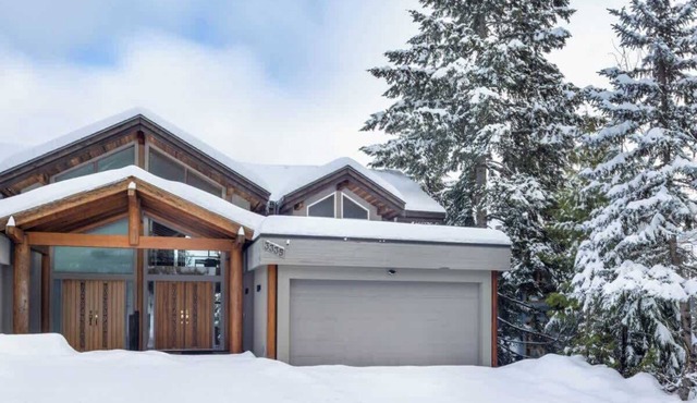 Mountain townhome w/hot tub & views
