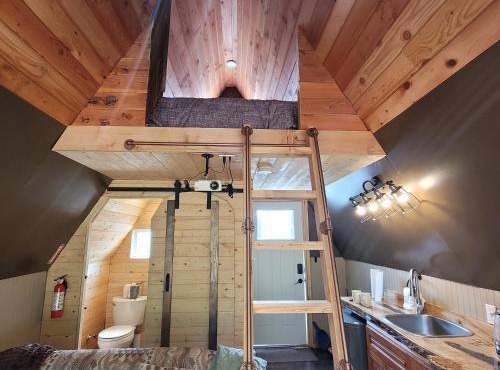 Mushroom Cabin on Homestead w Hot Tub
