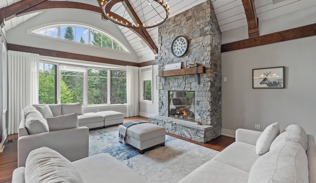 Muskoka Cottage Retreat, 6 Bedrooms Luxury Cottage