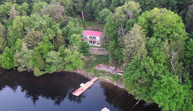 Muskoka Maple Cottage, 4 Bedrooms, 2 baths, beautiful view, located on quiet bay