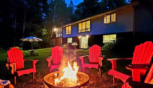 Muskoka Mistywoods - 5BR Retreat w/AC + Firepit + BBQ + Wi-Fi