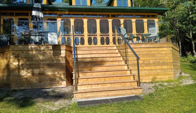 'Muskoka Rustic Beauty' Located on Beautiful Six Mile Lake!