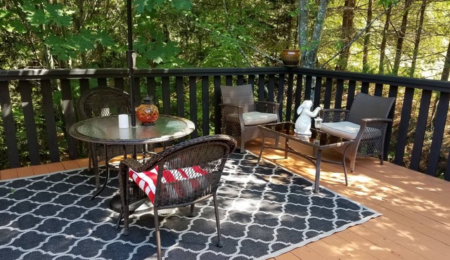 nature 's loft 650 sq ft with open deck and outside fire pit