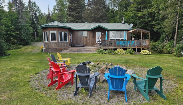 nCozy waterfront cottage, sandy beach front, sunken hot tub, with putting green.